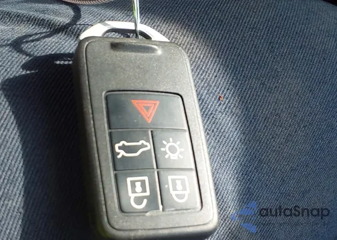 2017 Volvo Xc60 T6 Dynamic z USA, uszkodzony, nr VIN YV449MRR9H2223313